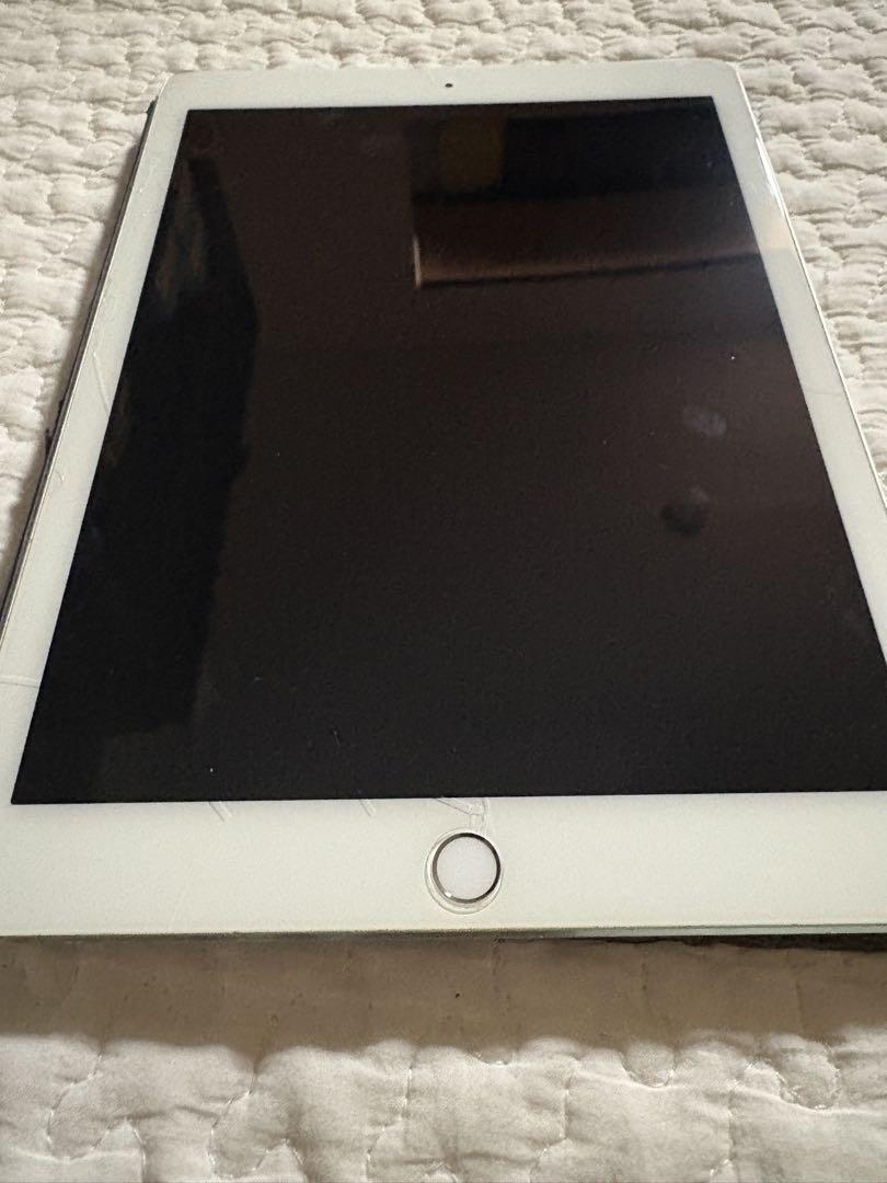 Apple iPad Air2 32GB カバー付き Apple iPad Air2 32GB カバー付き - メルカリ
