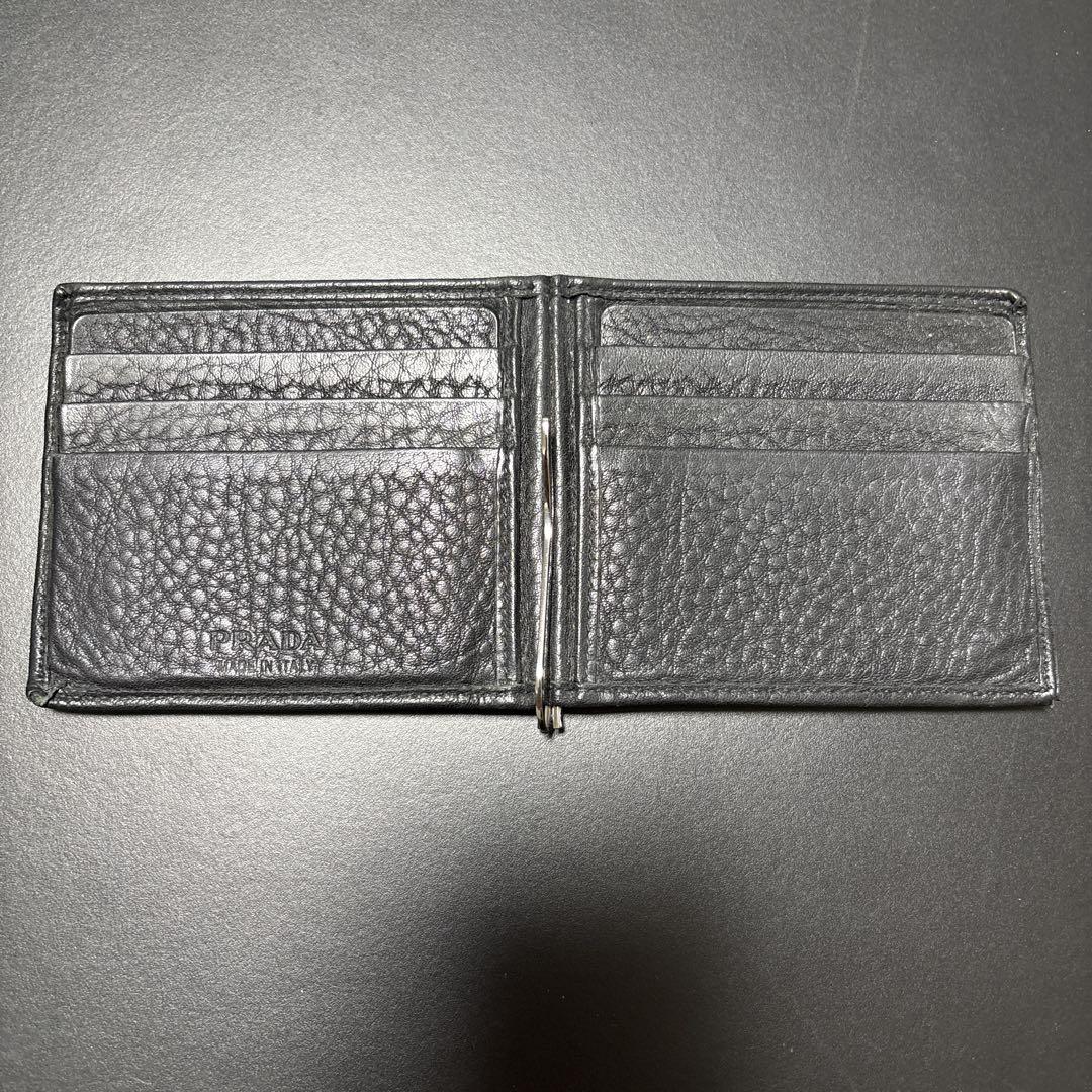 PRADA 黒 レザー 二つ折り財布