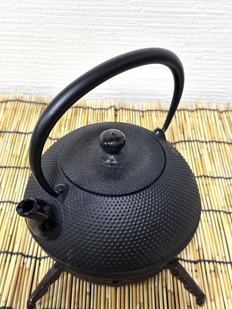 新品、未使用品　南部宝星堂及春鋳造所造　１２型アラレ　南部鉄瓶　南部鉄器　鉄瓶