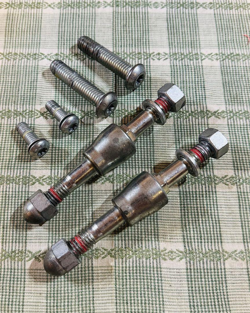 ローライダーS リヤショック　スタッドボルト