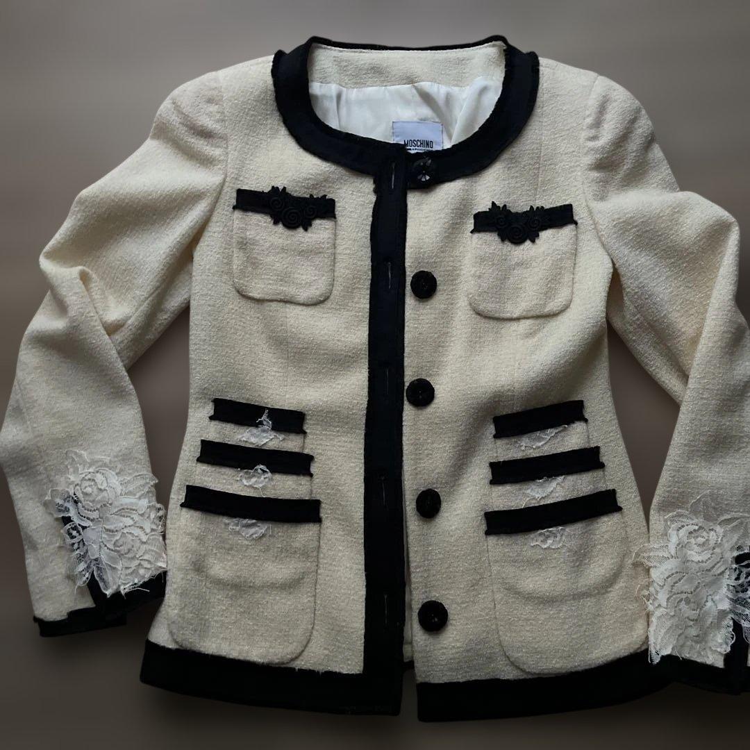 大幅値下げしました。美品MOSCHINOスーツ