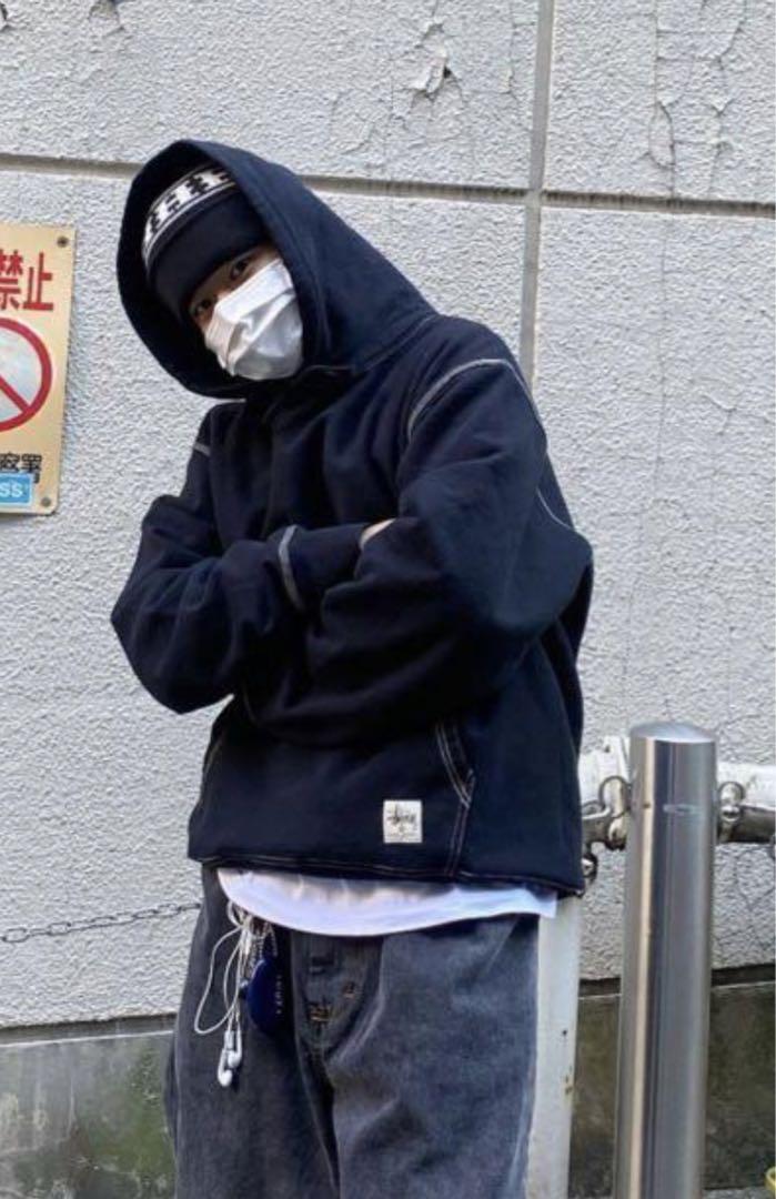 STUSSY CONTRAST STITCH LABEL HOOD