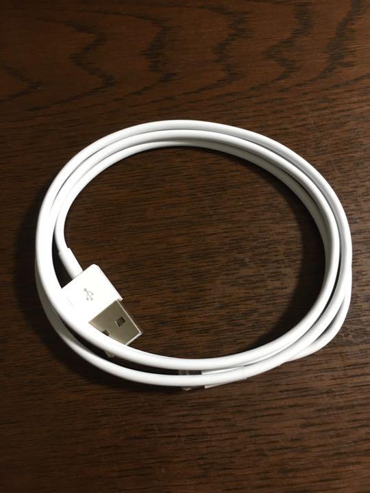 【Apple 純正品】としてメルカリで購入した　ライトニングケーブル