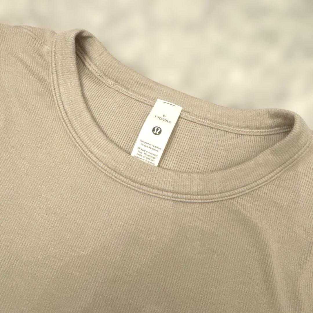 【最新入荷】 ルルレモン クロップTシャツ ベージュ 新品未使用タグ付き ヨガ・ピラティス