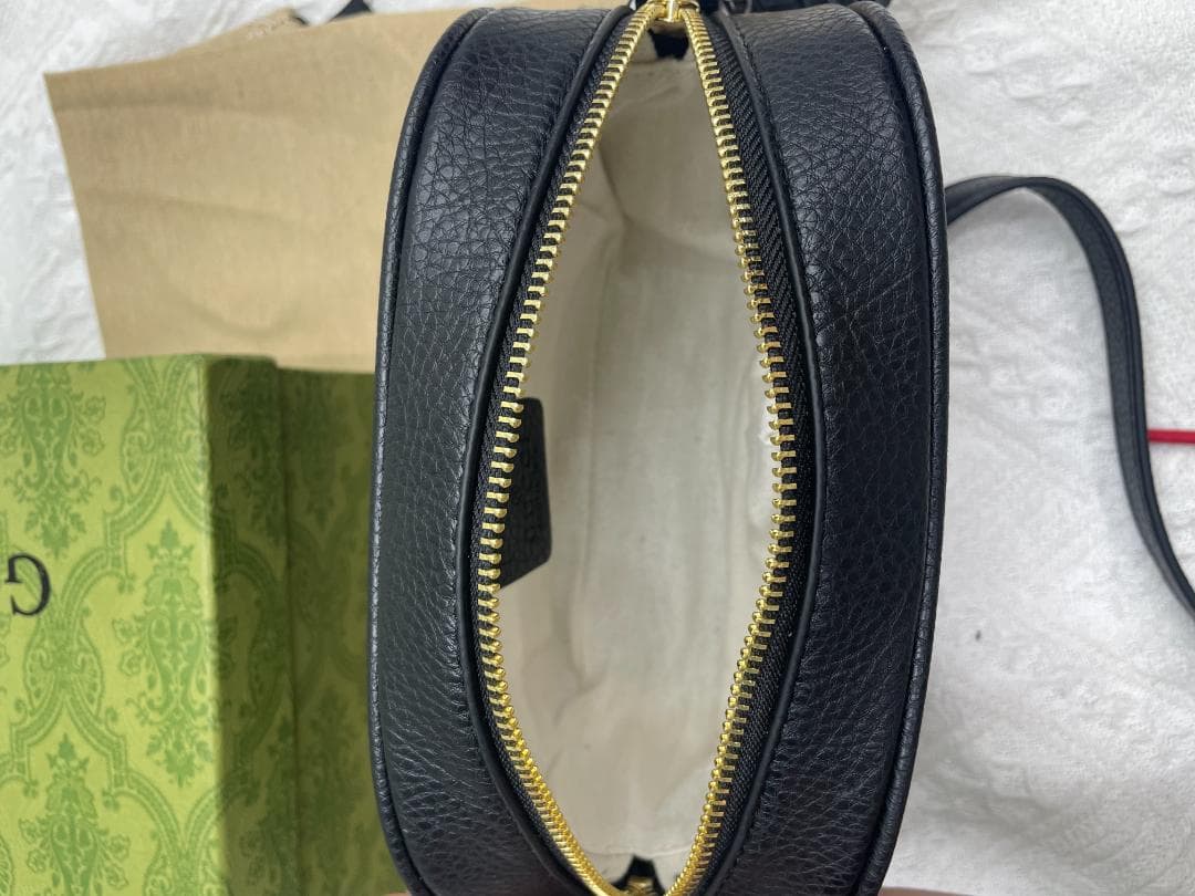 GUCCI ブラック ショルダーバッグ