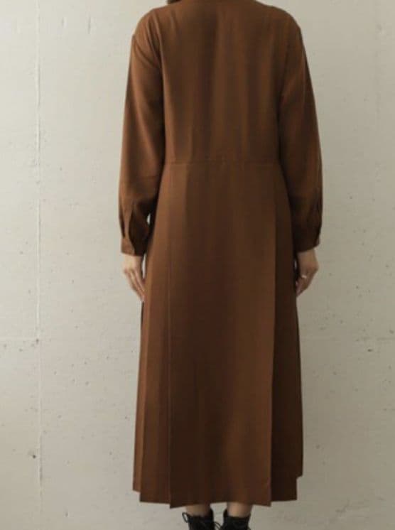 【新品】アーバンリサーチドアーズ　サイドプリーツ切替ワンピース　キャメル　S