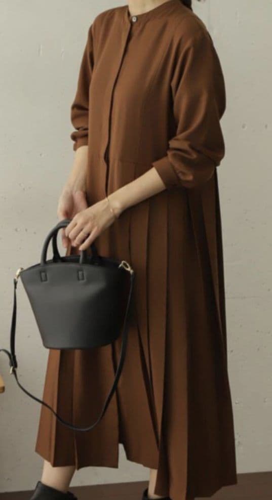 【新品】アーバンリサーチドアーズ　サイドプリーツ切替ワンピース　キャメル　S