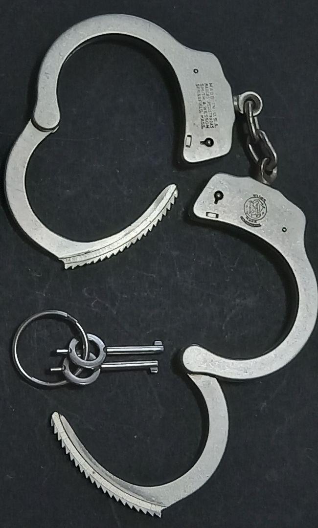 S&W M90 レア品実物ハンドカフ ニッケル +皮革ホルダーケース一式