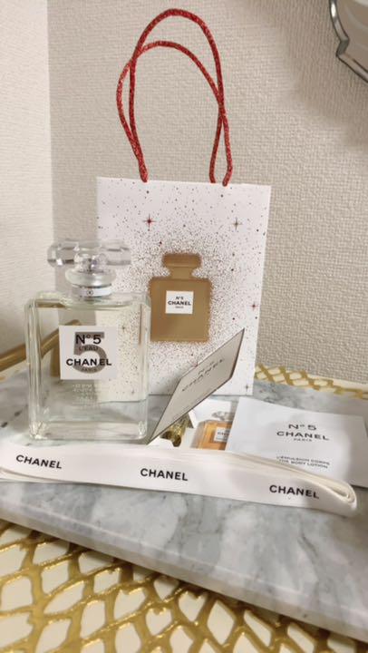 人気商品 CHANELシャネル トワレット(ヴァポリザター) オードゥ ロー N°5 香水(女性用) 人気商品 CHANELシャネル トワレット(ヴァポリザター) オードゥ ロー N°5 香水(女性用)