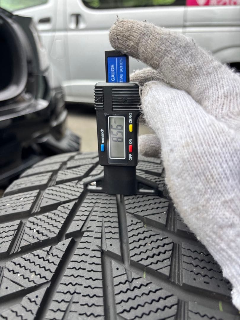 ホイール付きスタッドレス　225 65 17 pcd114.3 44