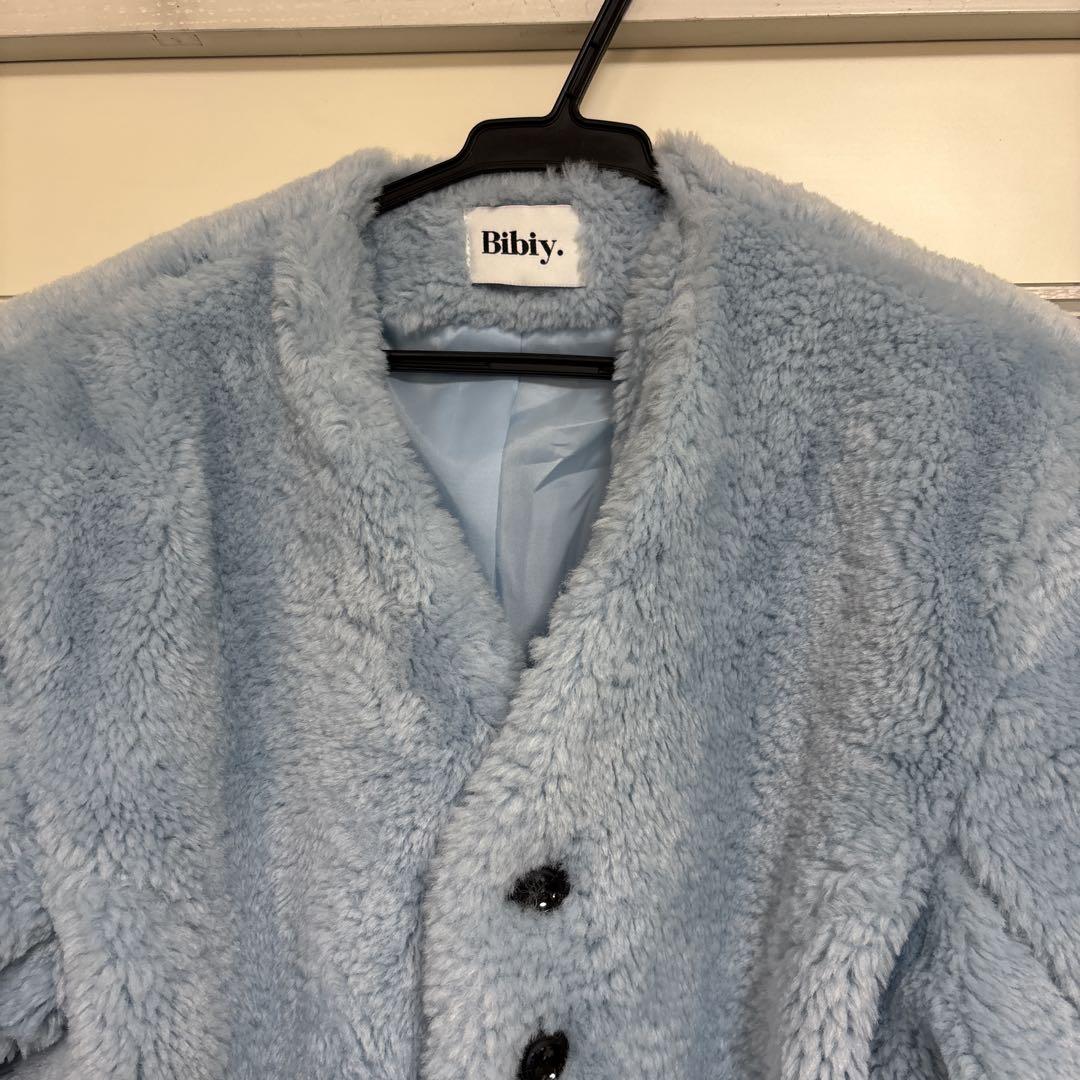 Bibiy LYATAILOREDJACKET 水色ファージャケット Bibiy LYATAILOREDJACKET 水色 ファー - メルカリ
