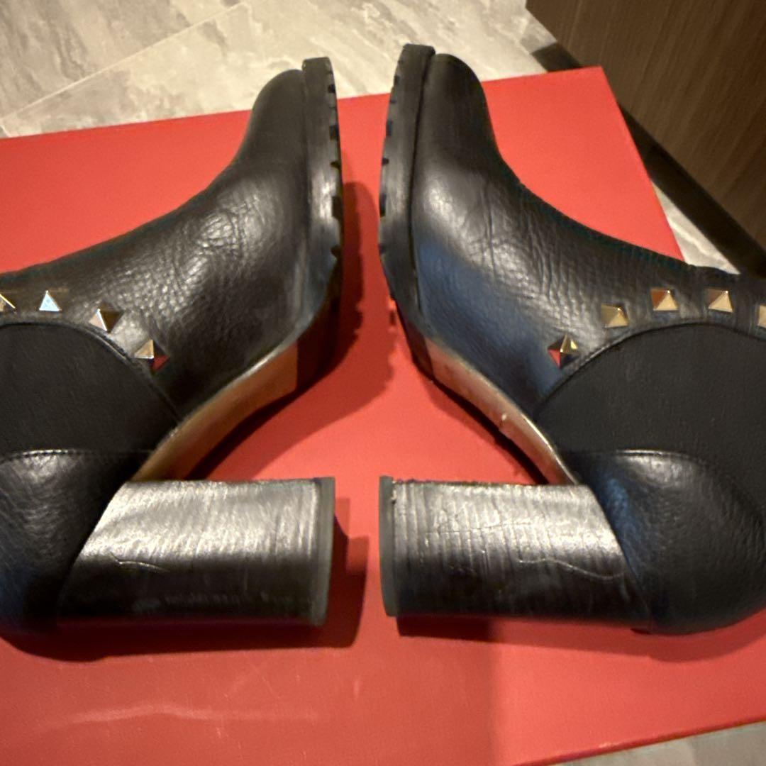 VALENTINOスタッズ付きブラックレザーアンクルブーツ