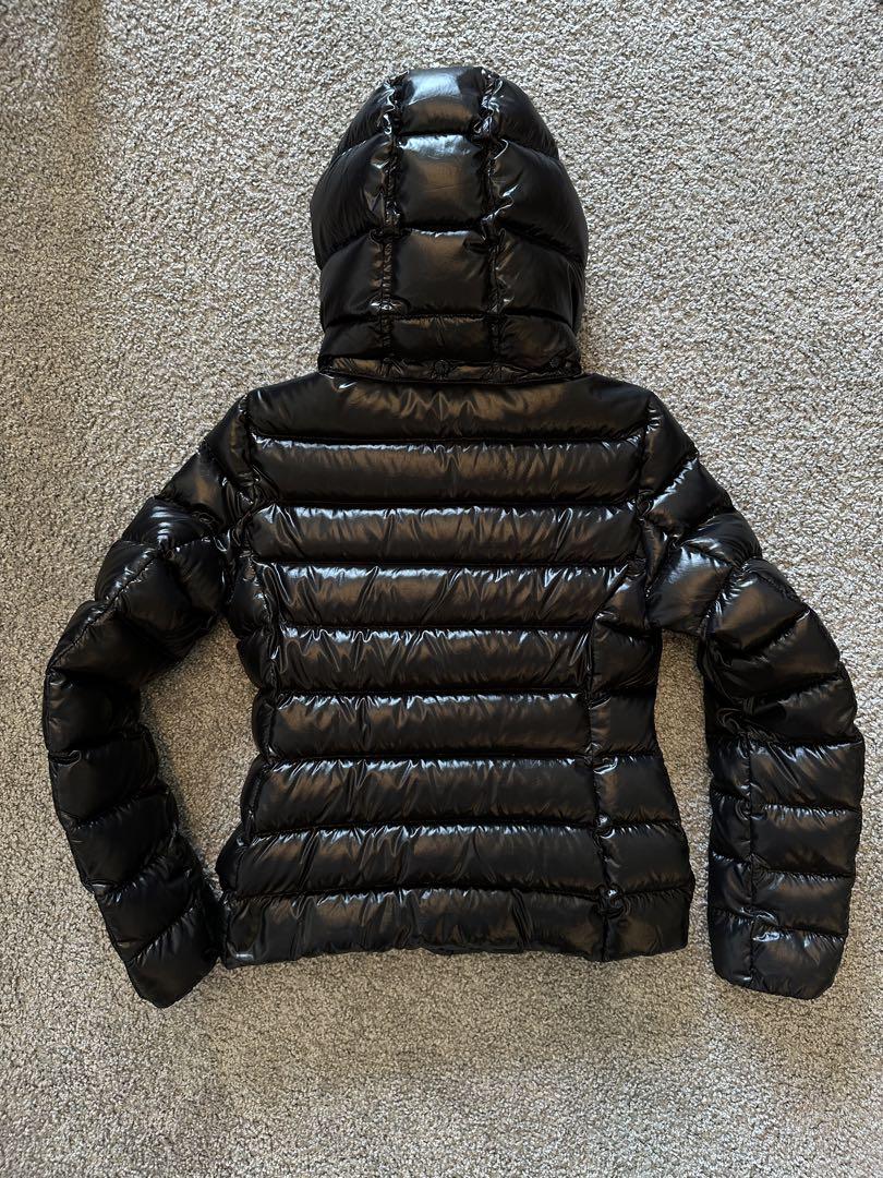 MONCLER ブラック ダウンジャケット フード付き