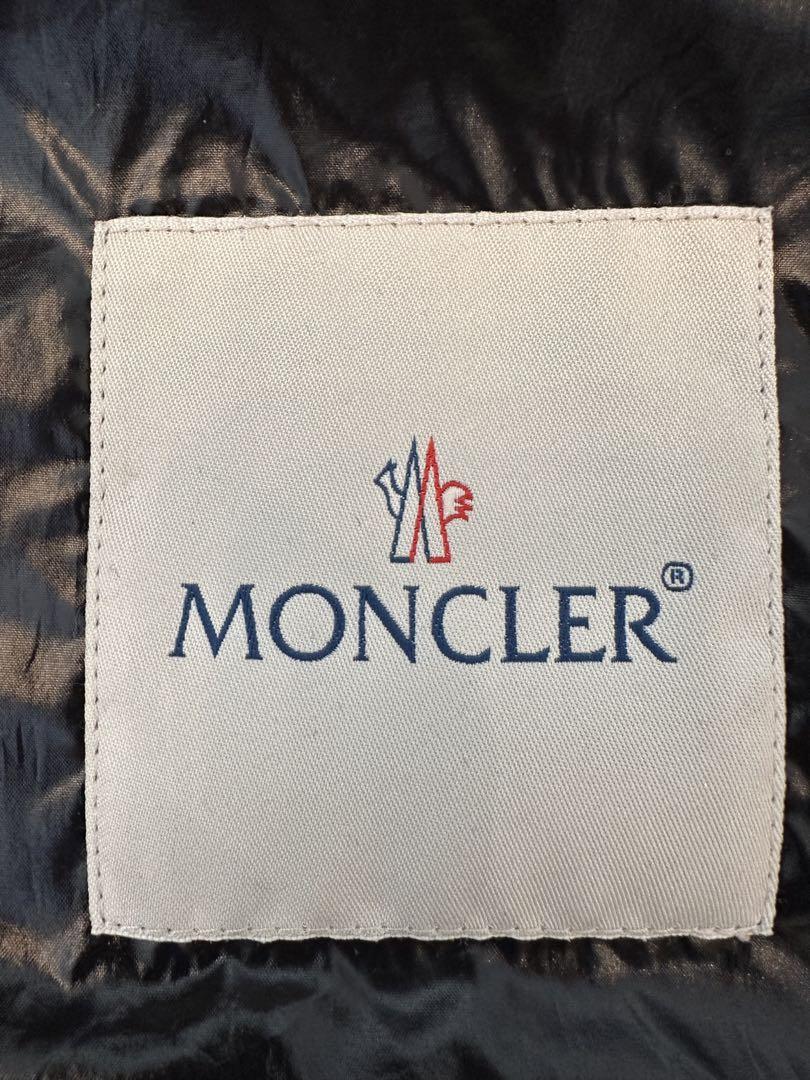 MONCLER ブラック ダウンジャケット フード付き