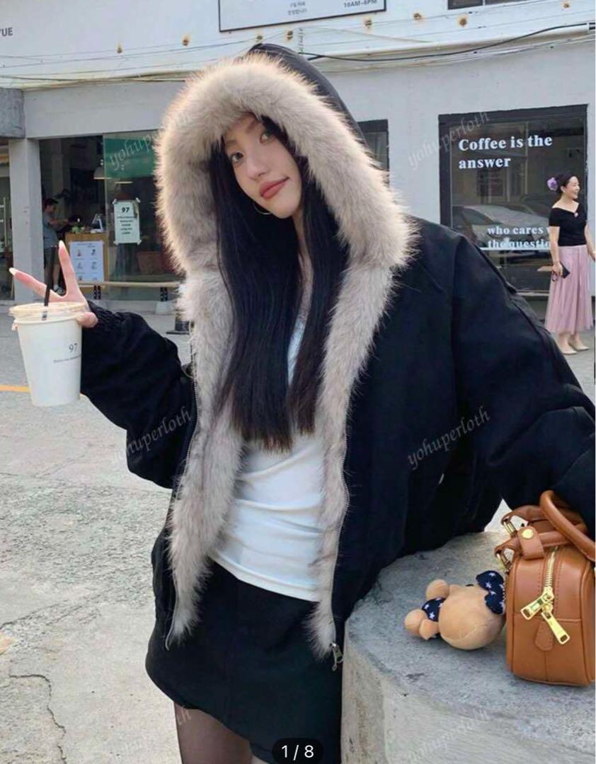 フード付き黒ファーコート