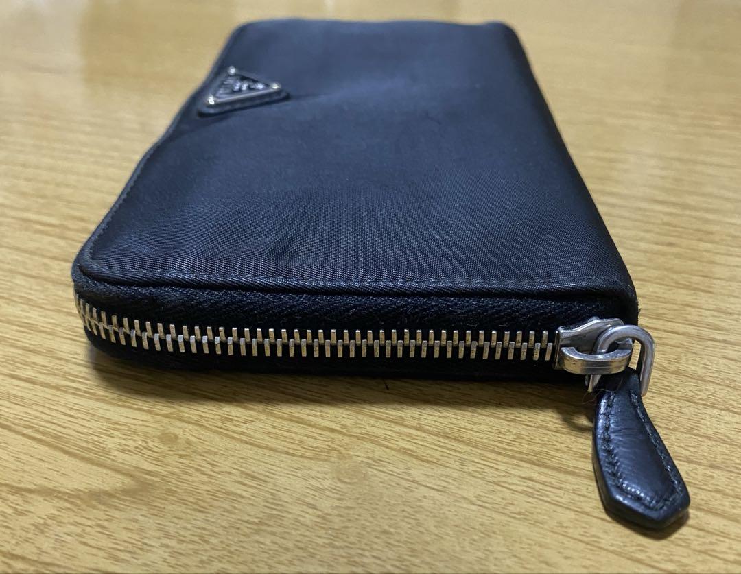 PRADA 長財布　黒　ラウンドファスナー　箱ギャランティー付き