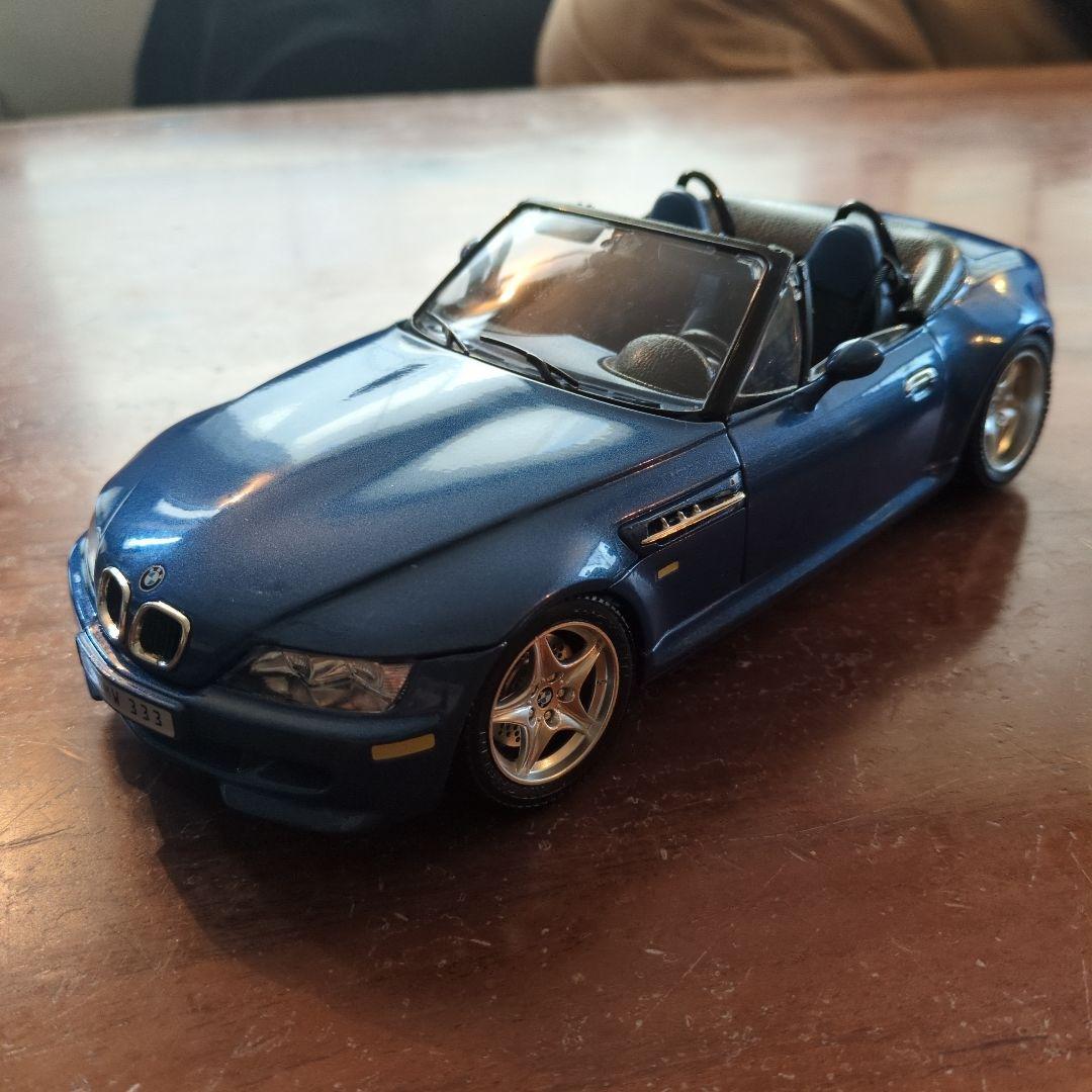 1/18サイズのダイキャスト・モデル・カー　BMW IIIM