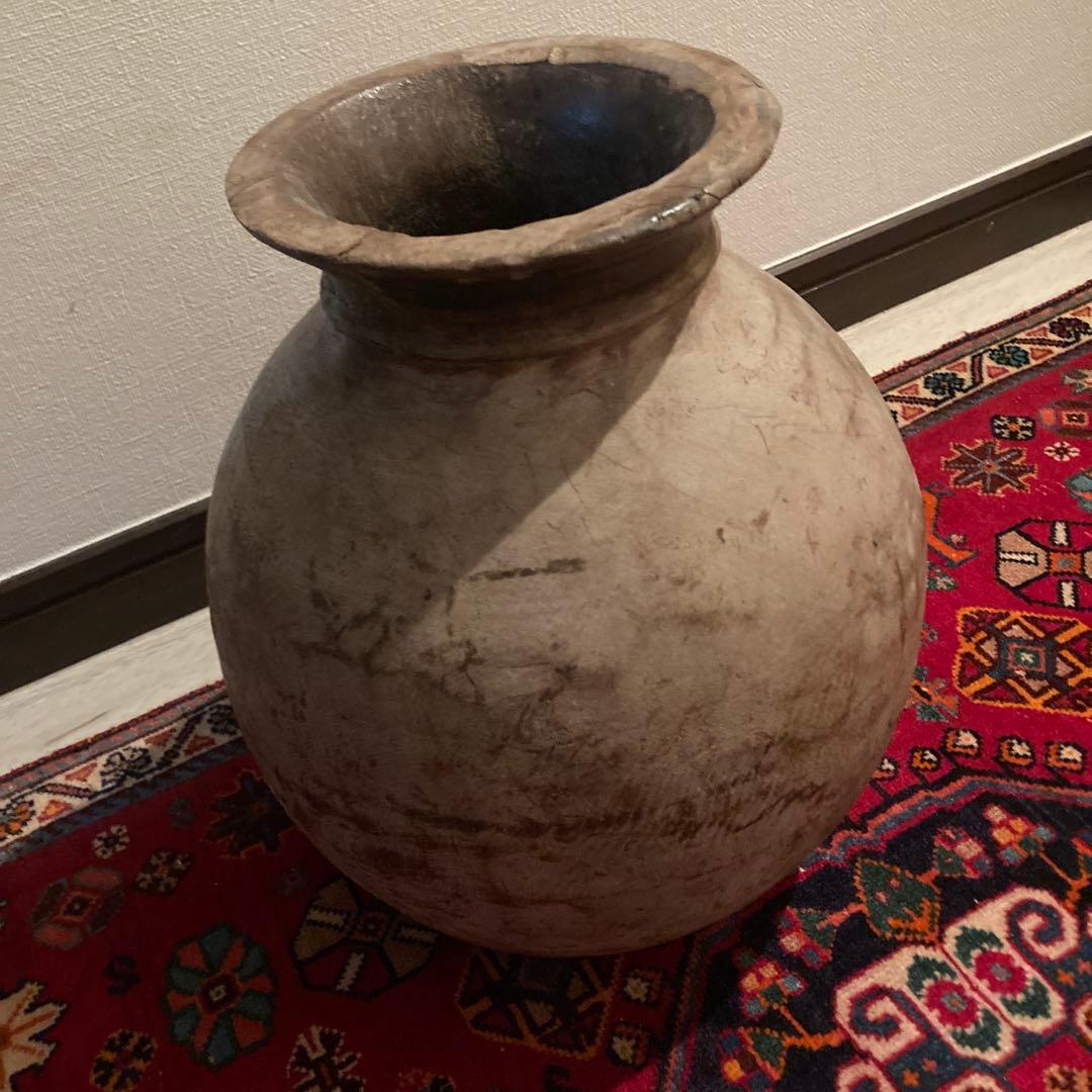 アフリカの壺 木製全体的に状態が悪い