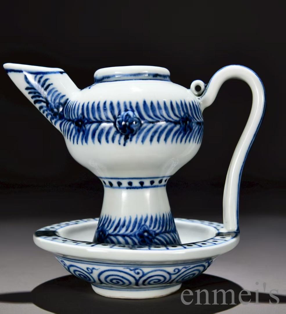 中国古美術・明宣徳製・青花巻草紋油灯・青白磁・唐物・骨董品・時代物・古陶磁・古玩 中国古美術・明宣徳製・青花巻草紋油灯・青白磁・唐物・