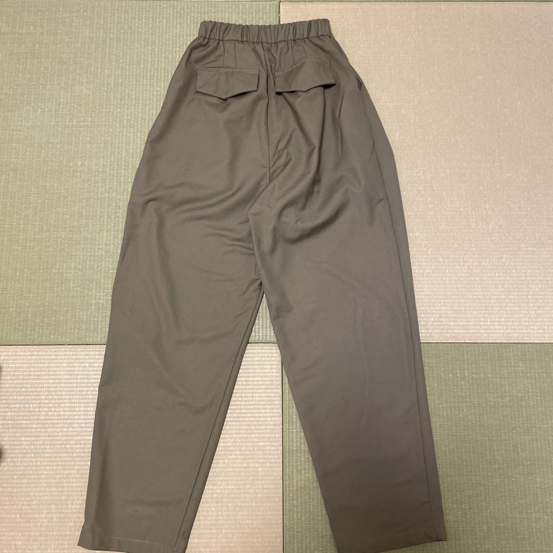 【美品】ok.soon（オクスン）ハイウエストテーパードスラックス khaki