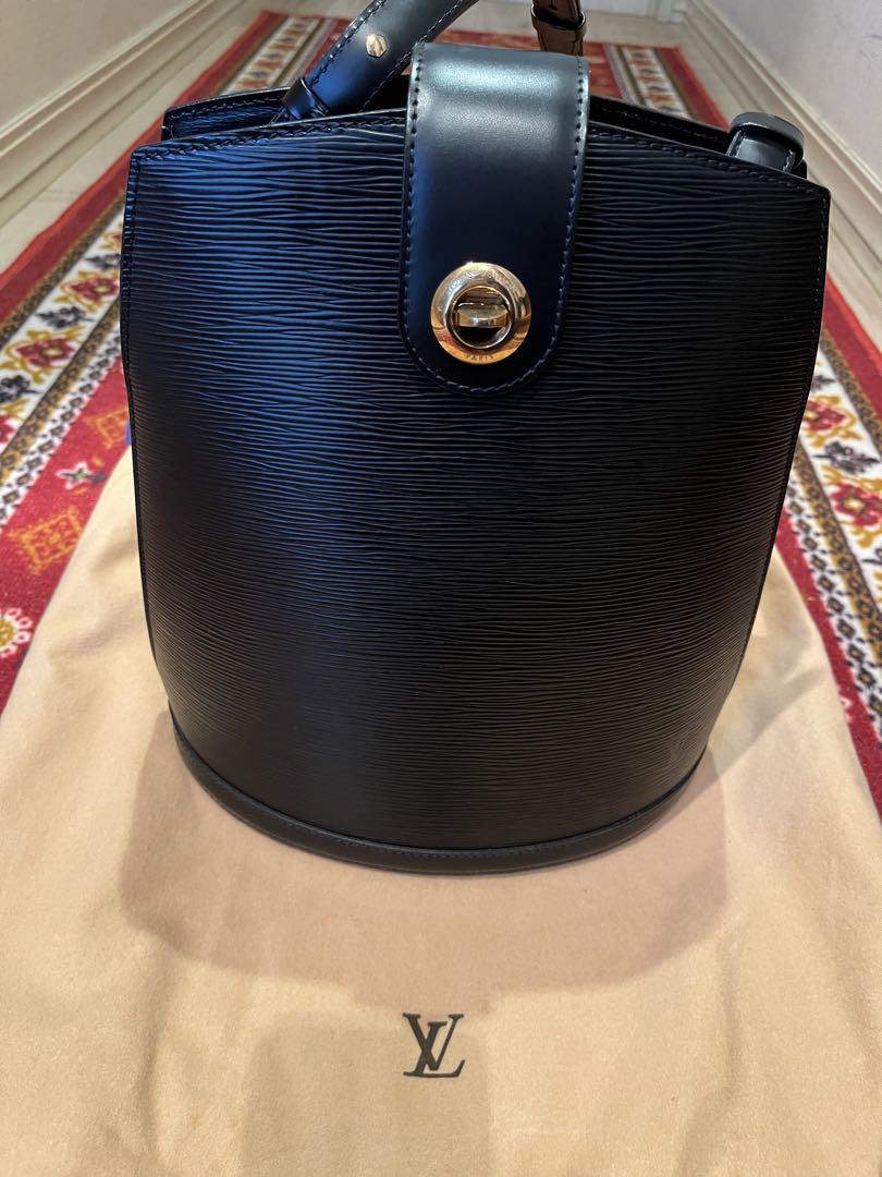 【極美品】LOUIS VUITTON エピ　レザー　ショルダーバッグ　ブラック