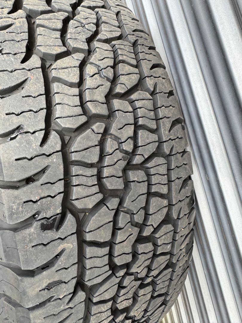 ランドローバー純正18インチホイール235/60R18 107Hタイヤ付き