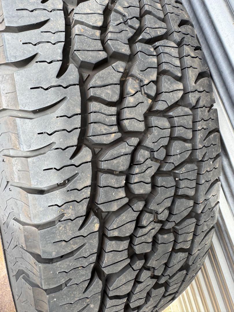 ランドローバー純正18インチホイール235/60R18 107Hタイヤ付き
