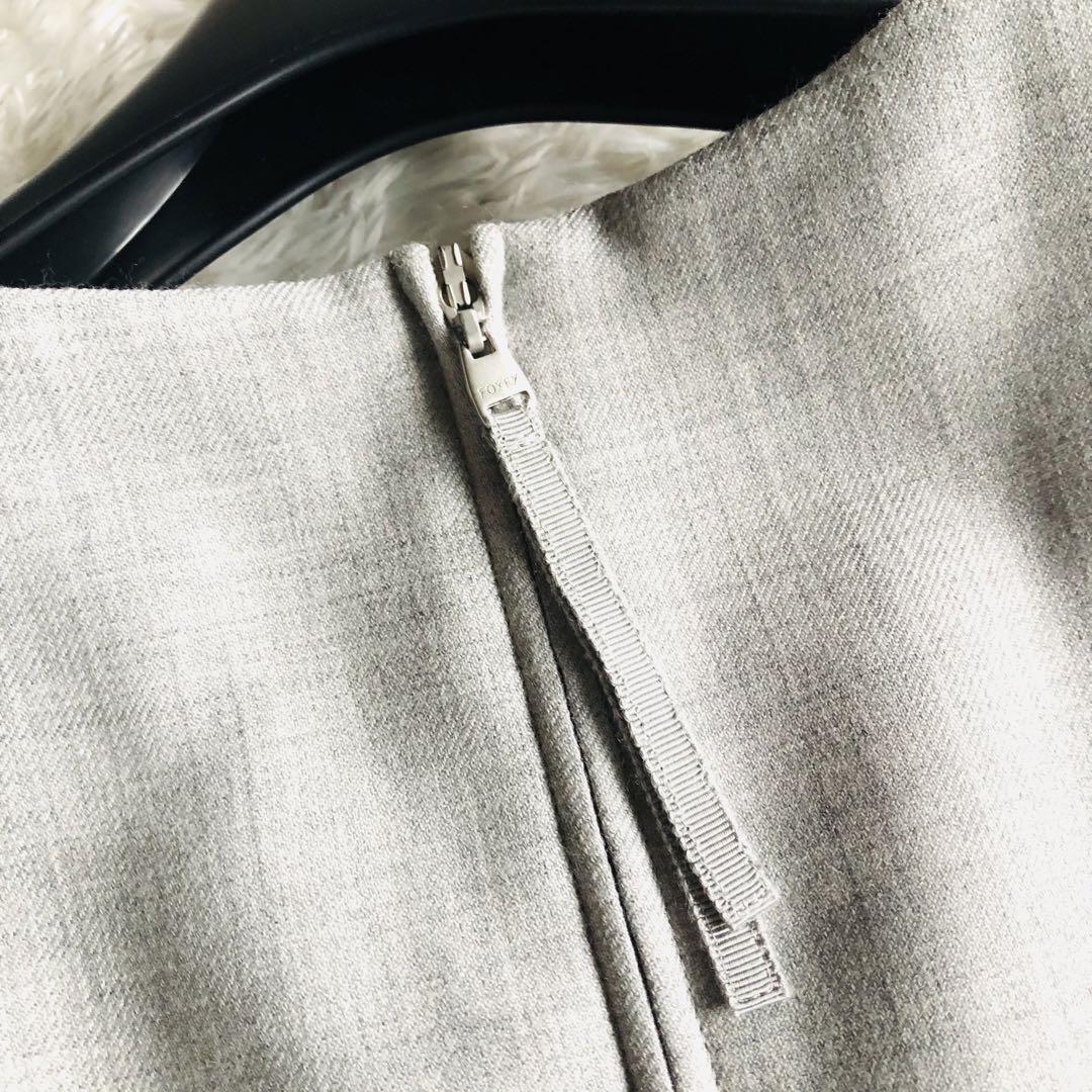 グレー