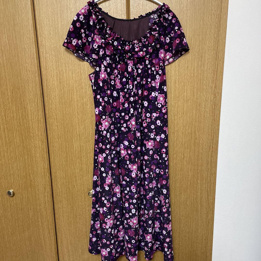 お値下げしました。ペイトンプレイス胸元フリル花柄ワンピース