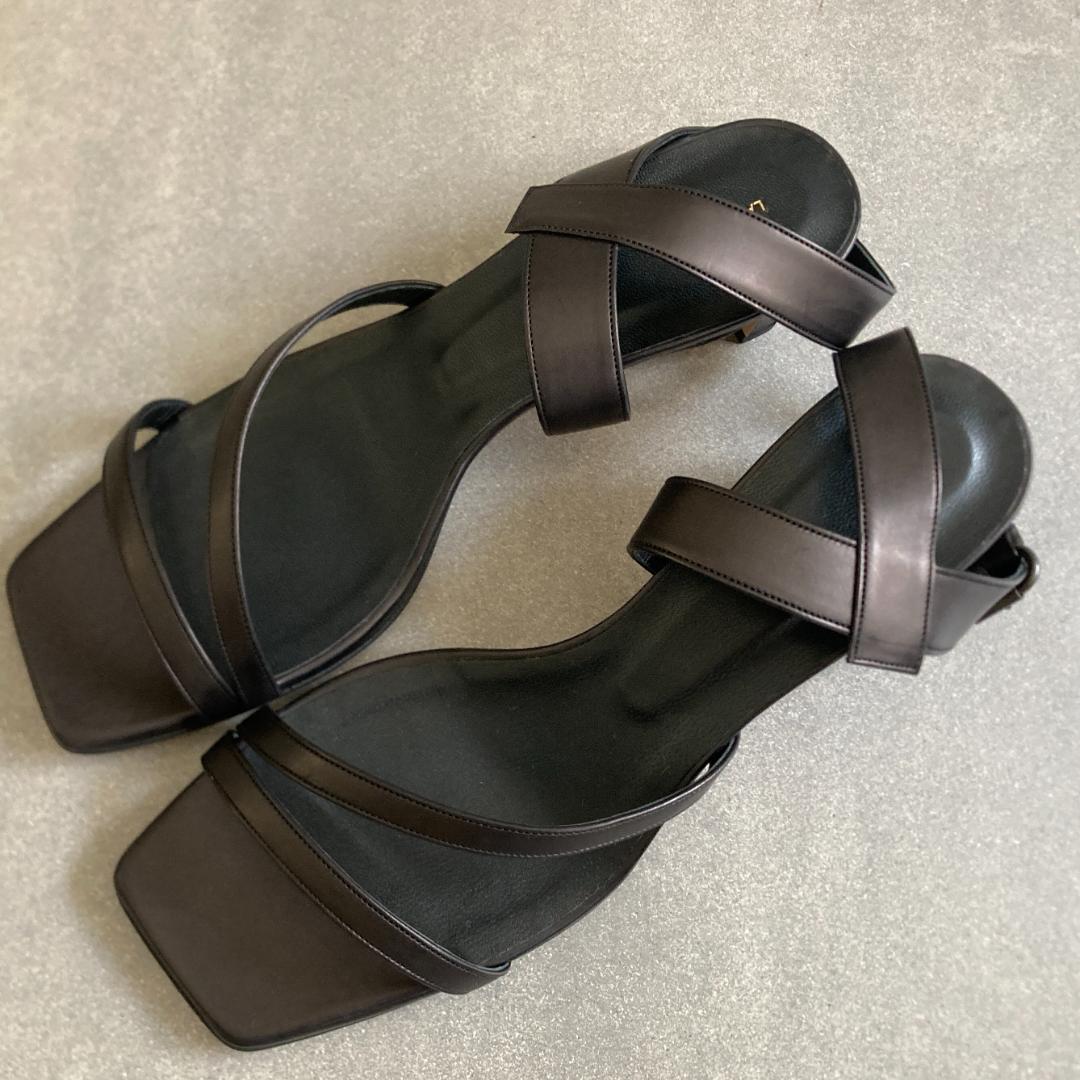 LAURENCEストラップサンダル