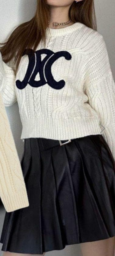 セリーヌ☆トリオンフ ロゴ ウール セーター 刺繍 クロップド丈 セリーヌ☆トリオンフ ロゴ ウール セーター 刺繍 クロップド丈