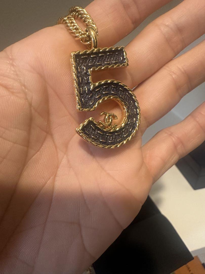 最終値下げCHANEL ナンバー5 ロング ネックレス ゴールド ブルー