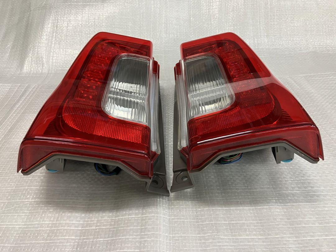♦︎ダイハツ　タントLA600S左右純正テール　バラ売りOK!