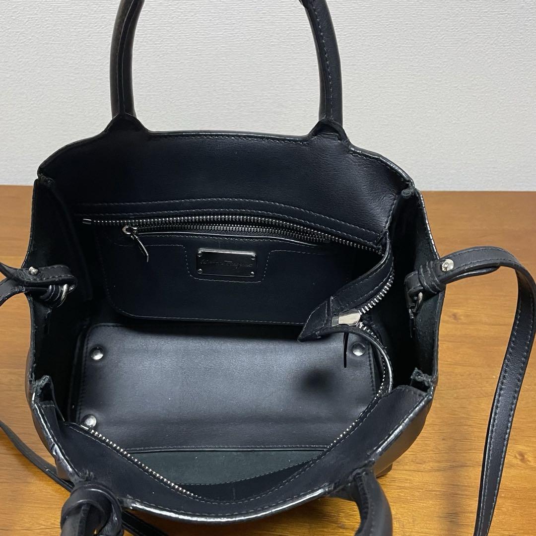 激安通販新作 美品》Ferragamo（フェラガモ）レザー 黒 ブラック ハンドバッグ バッグ