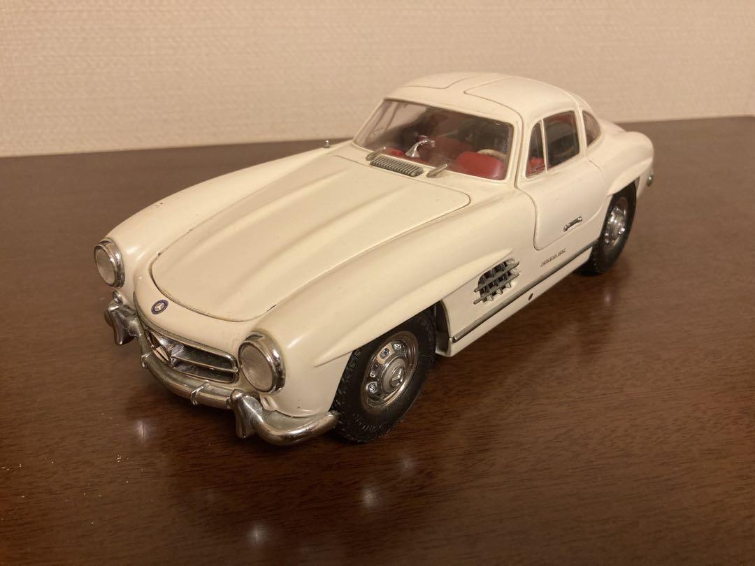メルセデス・ベンツ 300SL 1/18スケールモデル