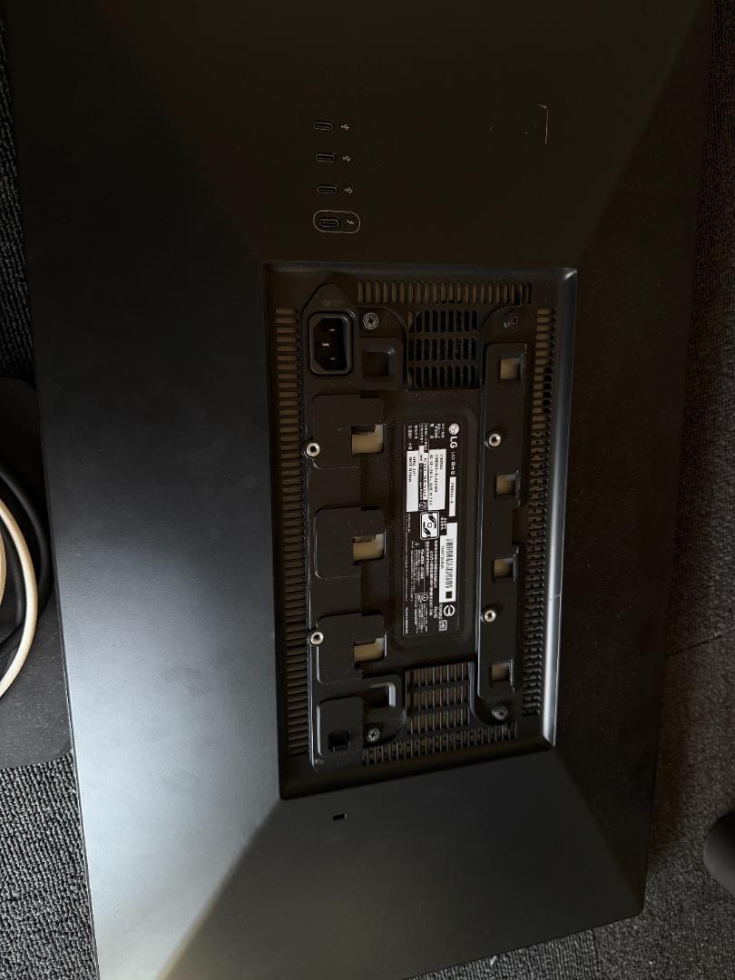 LG UltraFine 5K with Thunderbolt™ 3