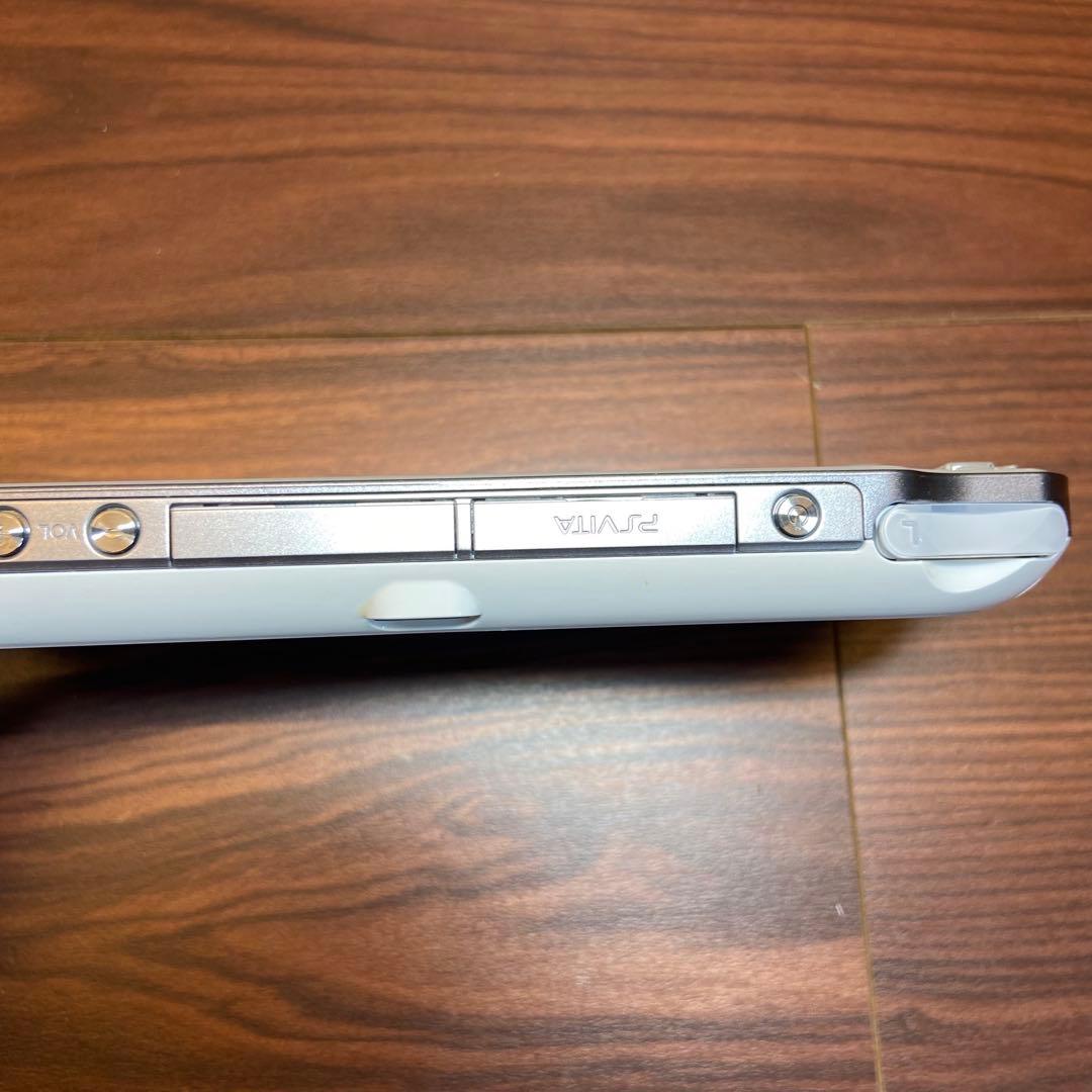 PSVita 1000 本体 クリスタル・ホワイト 3172 PSVita 1000 本体 クリスタル・ホワイト 3172