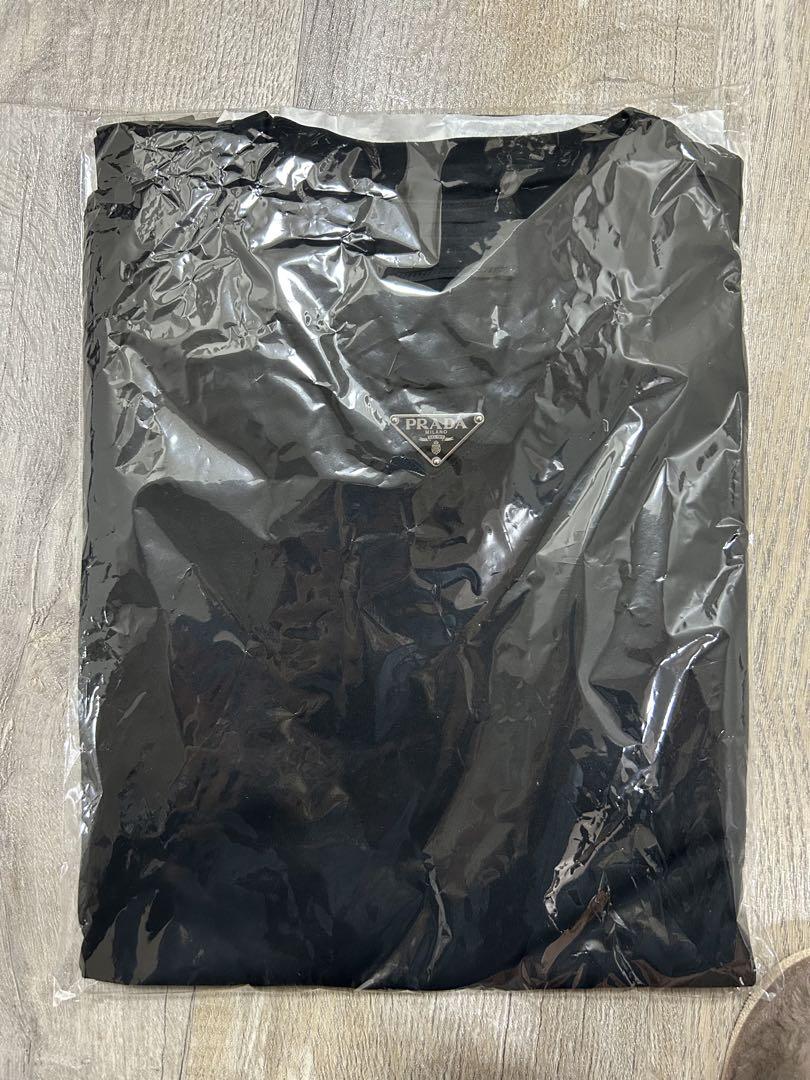 PRADA 黒 Tシャツ