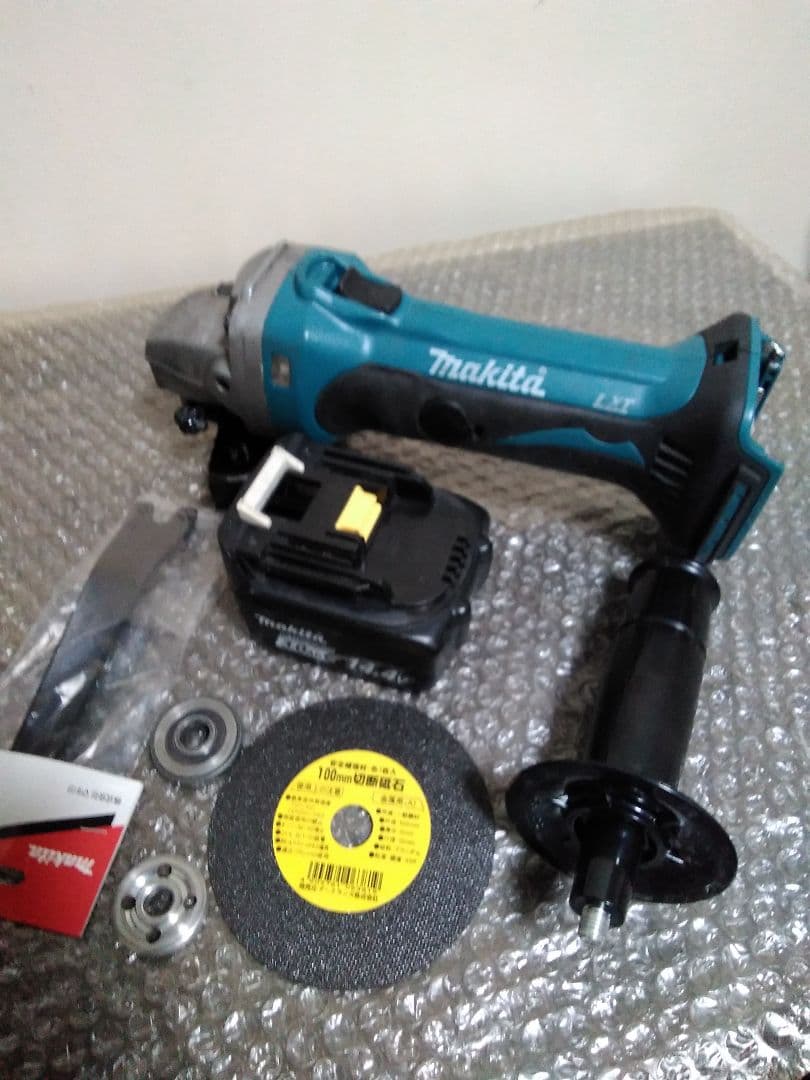 グラインダー マキタ充電式ディスクグラインダ 動作品です切断砥石、レンチ付き! グラインダー マキタ充電式ディスクグラインダ 動作品です切断砥石、レンチ付き!