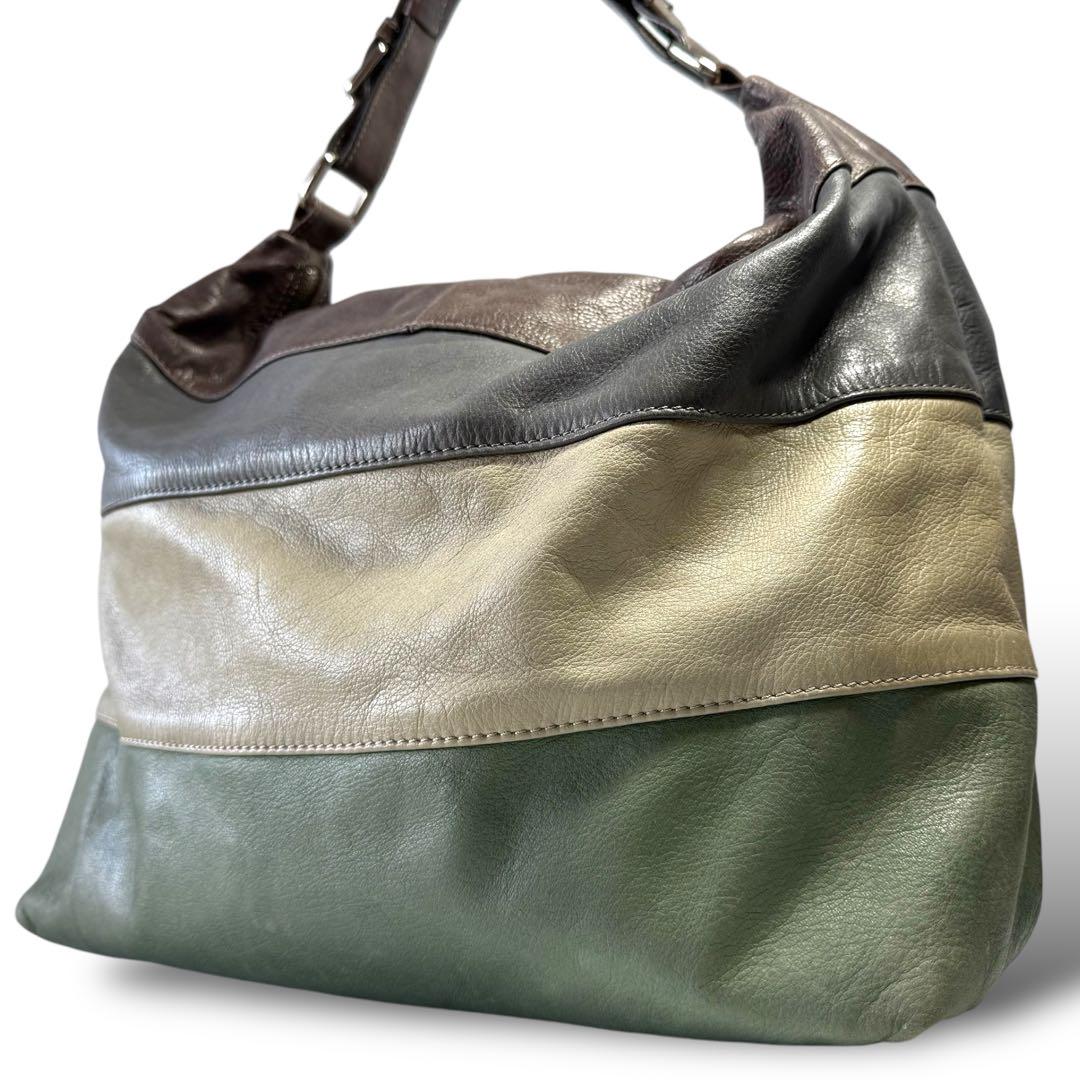 【送料込】 美品】Carol A4 肩掛け マルチ ワンショルダーバッグ レザー J. バッグ