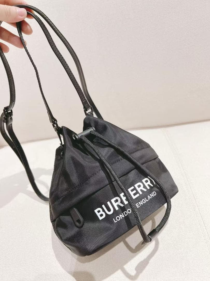 【早い者勝ち♪】Burberry Drawcord Pouch 