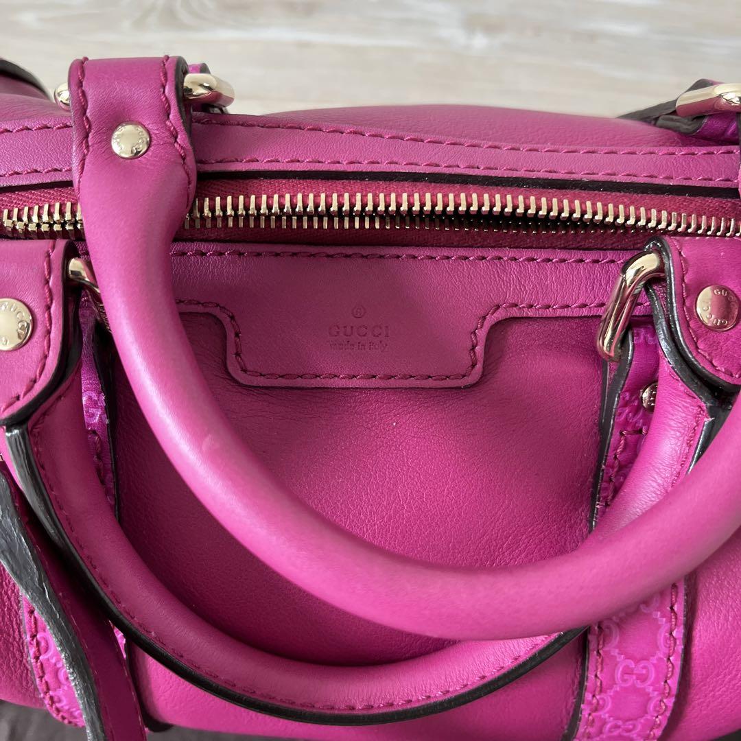 GUCCI ピンク レザー ショルダーバッグ GUCCI ピンク レザー ショルダーバッグ