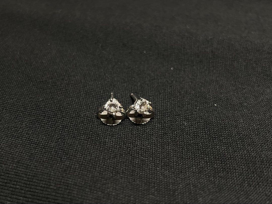 ティファニーソリティアダイヤモンド　スタッド　ピアス　プラチナ　pt950