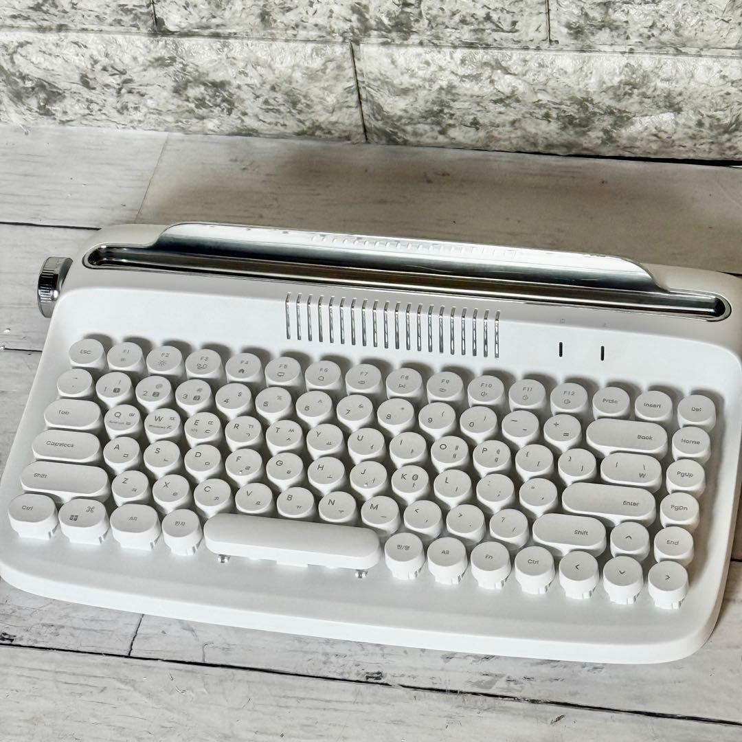 YUNZII ACTTO B303 ワイヤレスキーボード YUNZII ACTTO B303 ワイヤレス キーボード タイプライター ホワイト