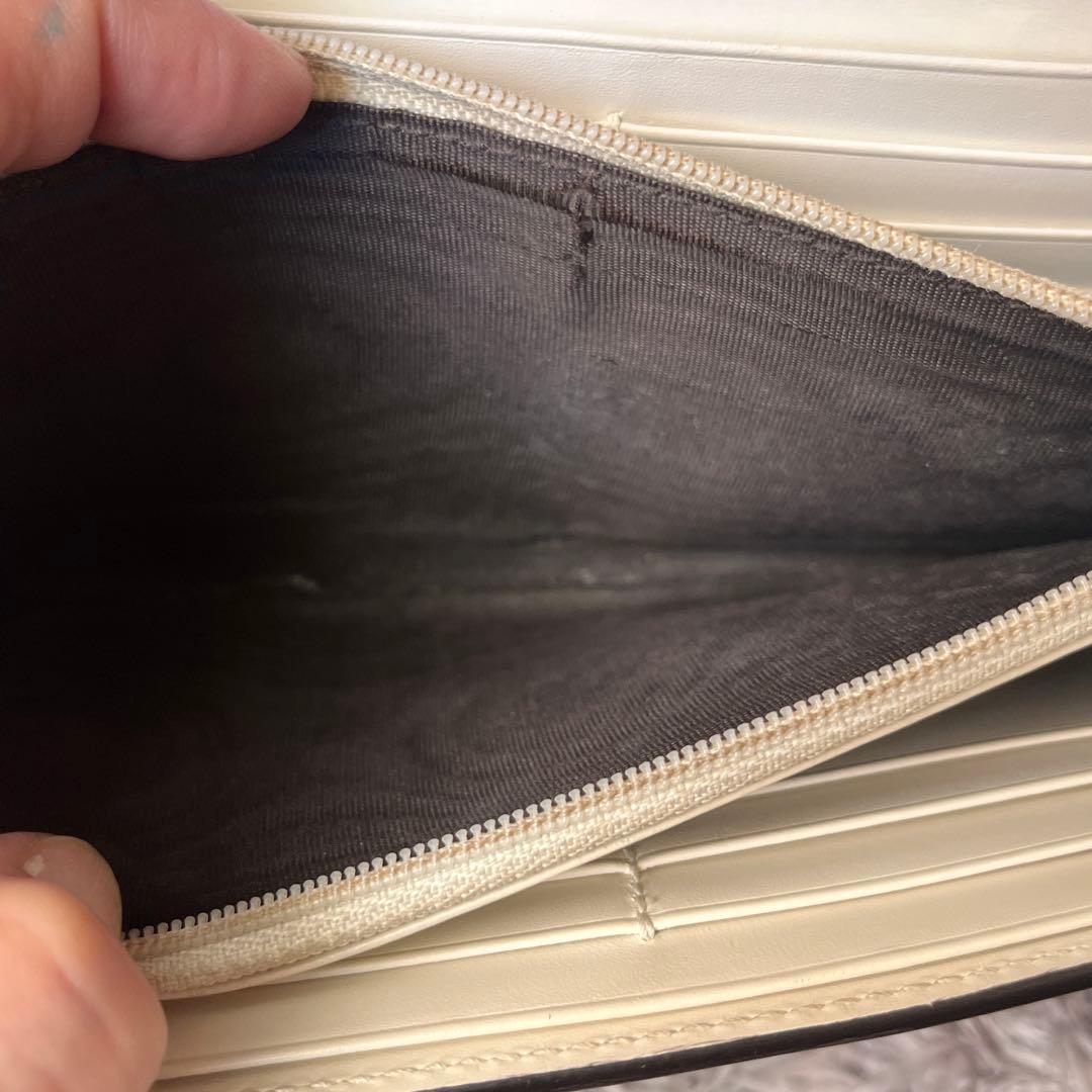 GUCCI✨シマ インターロッキング金具 リボン オフホワイト 大きめ 財布 GUCCI✨シマ インターロッキング金具 リボン オフホワイト 大きめ 財布