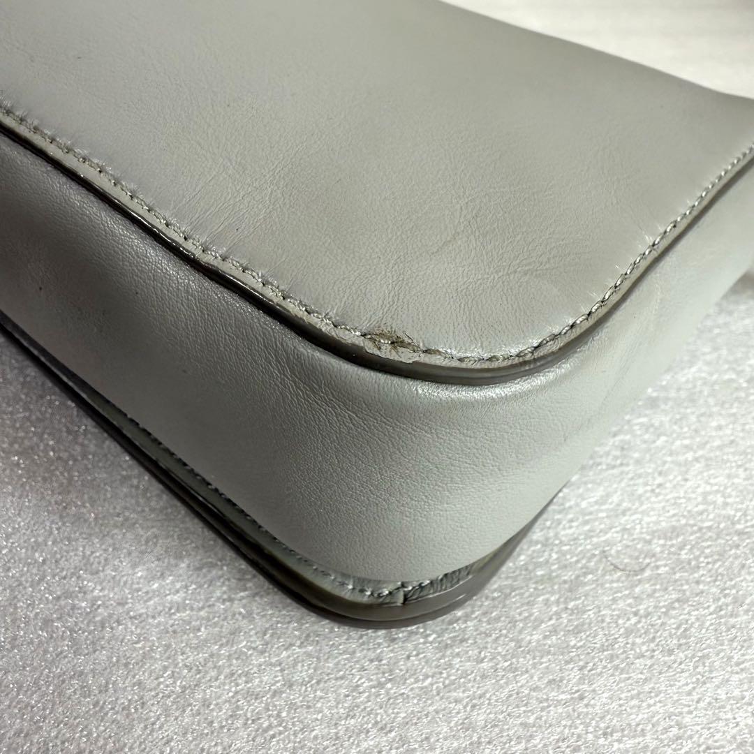 美品　トリーバーチ ショルダーバッグ　グレー レザー　チェーン　レディースバッグ