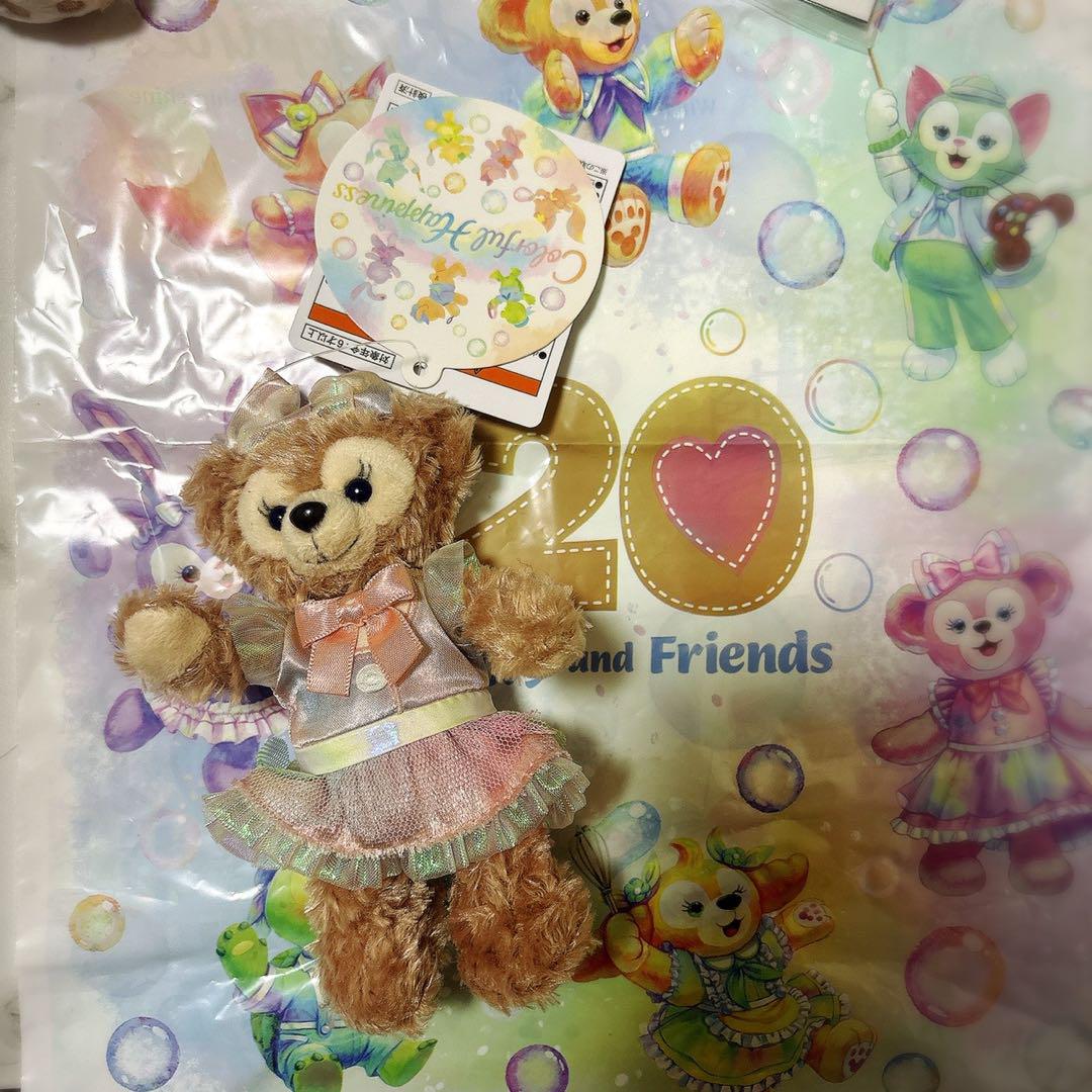 【新品】 ダッフィー　シェリーメイ カラフルハピネス 20周年 ぬいぐるみバッチ 20thd-s-badge.jpg
