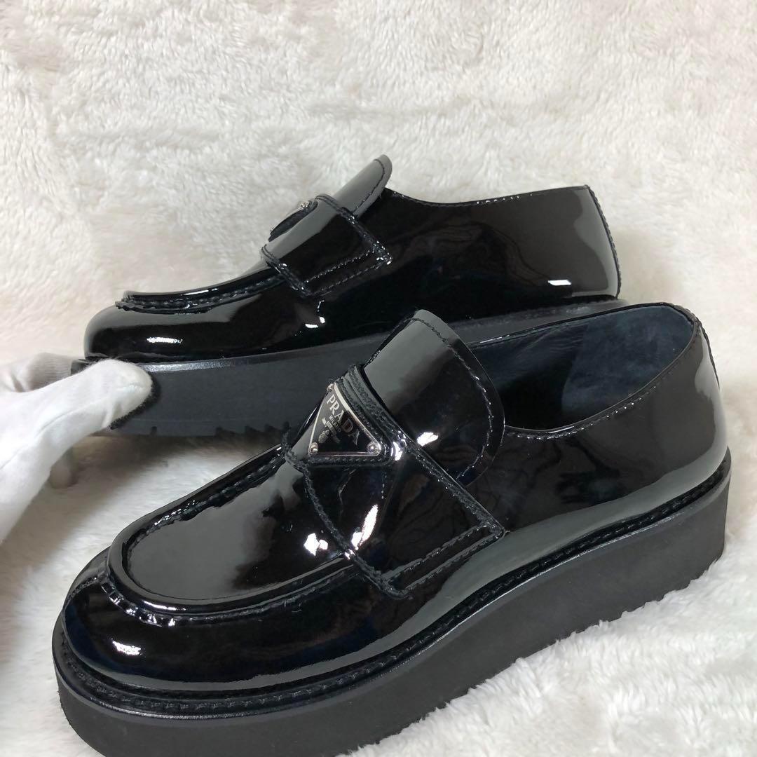 ブラック