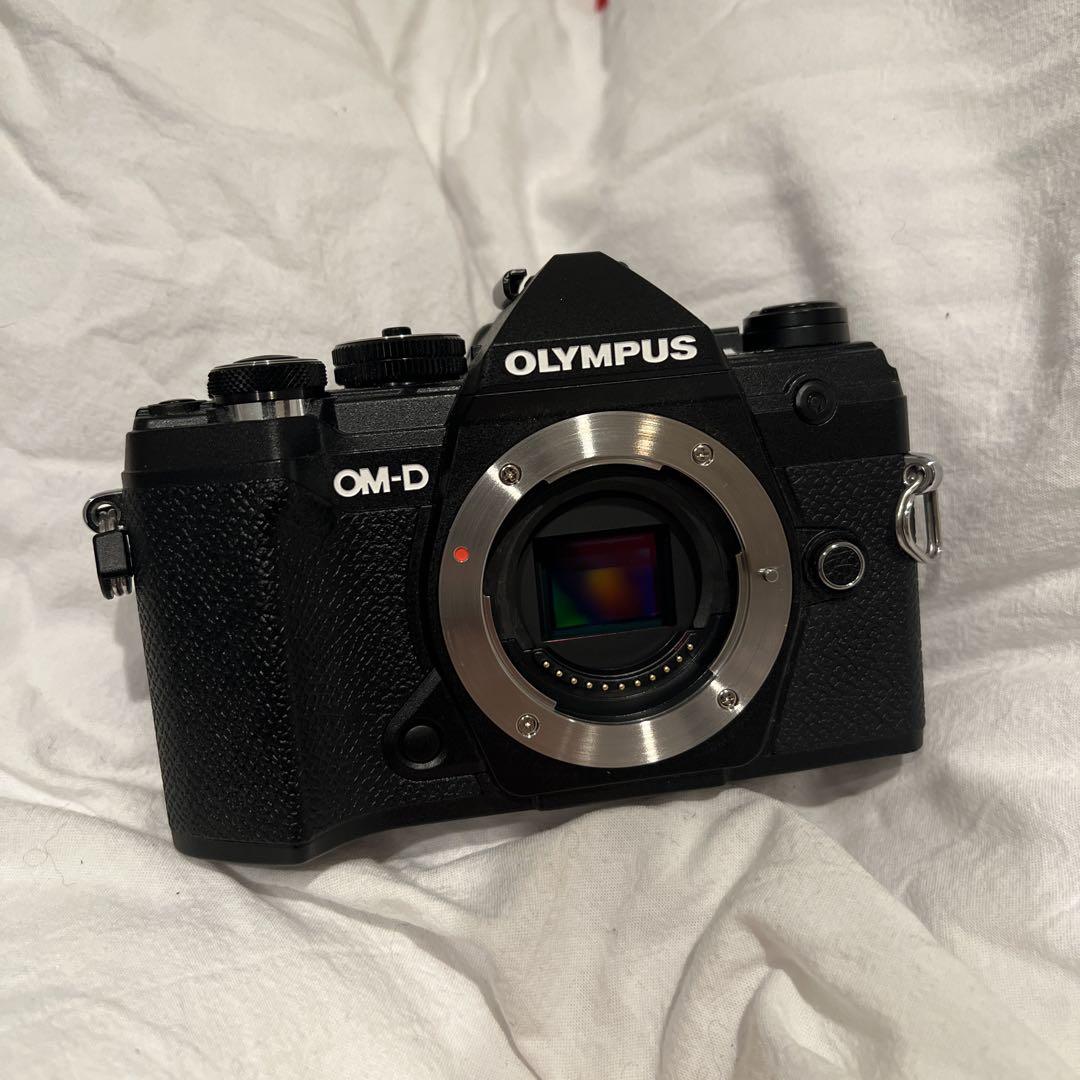 OLYMPUS OM-D E-M5 Mark III 一眼レフ カメラ