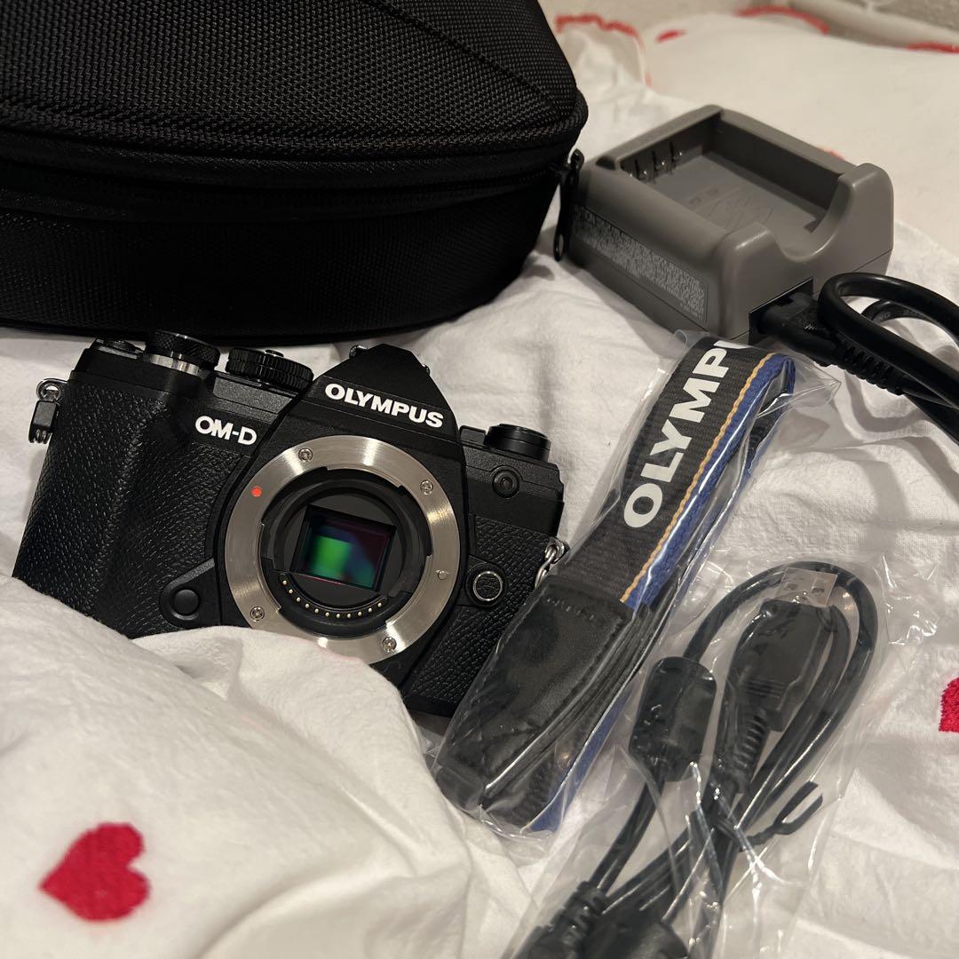 OLYMPUS OM-D E-M5 Mark III 一眼レフ カメラ